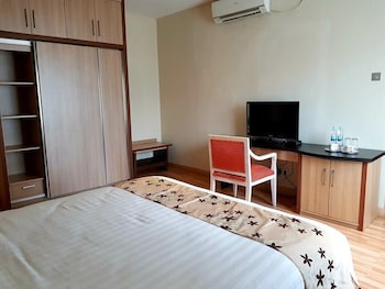 mutiara suites