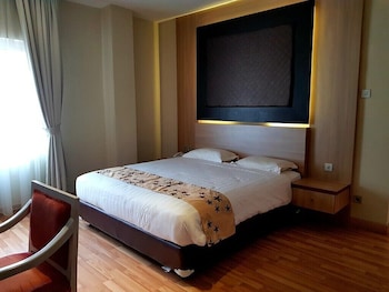 mutiara suites