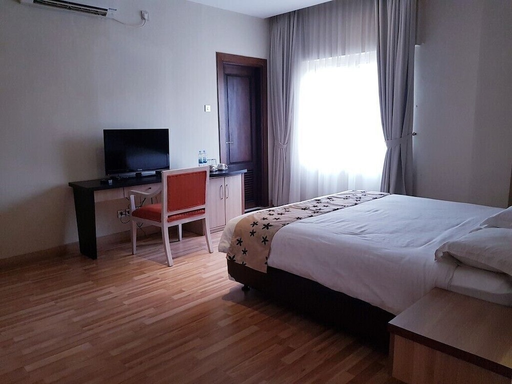 mutiara suites