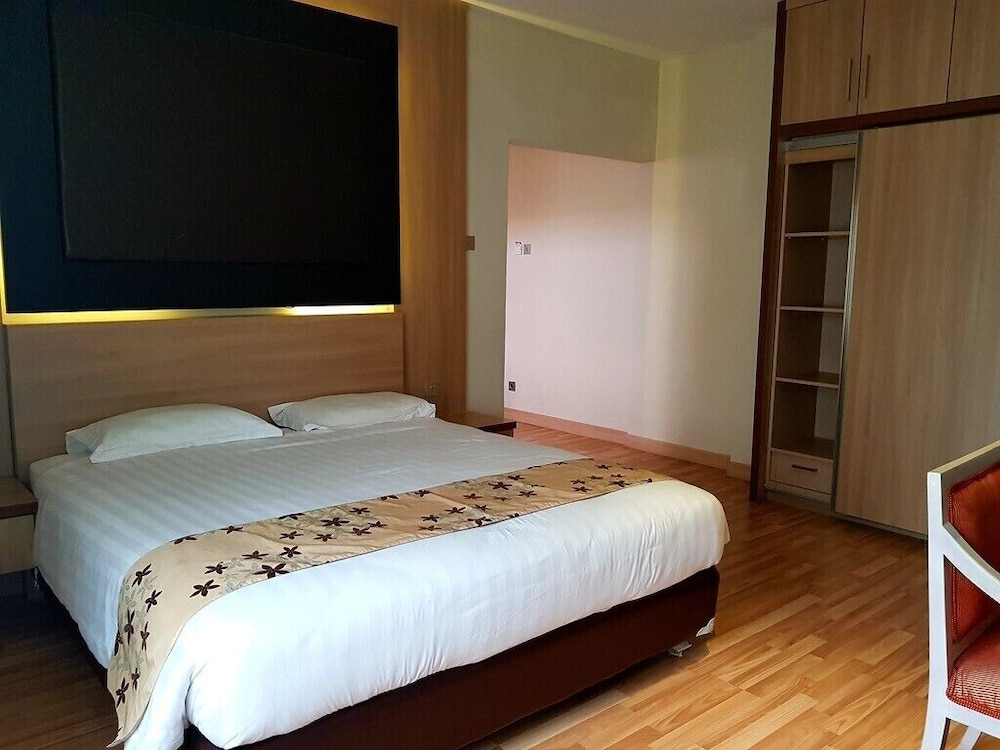 mutiara suites