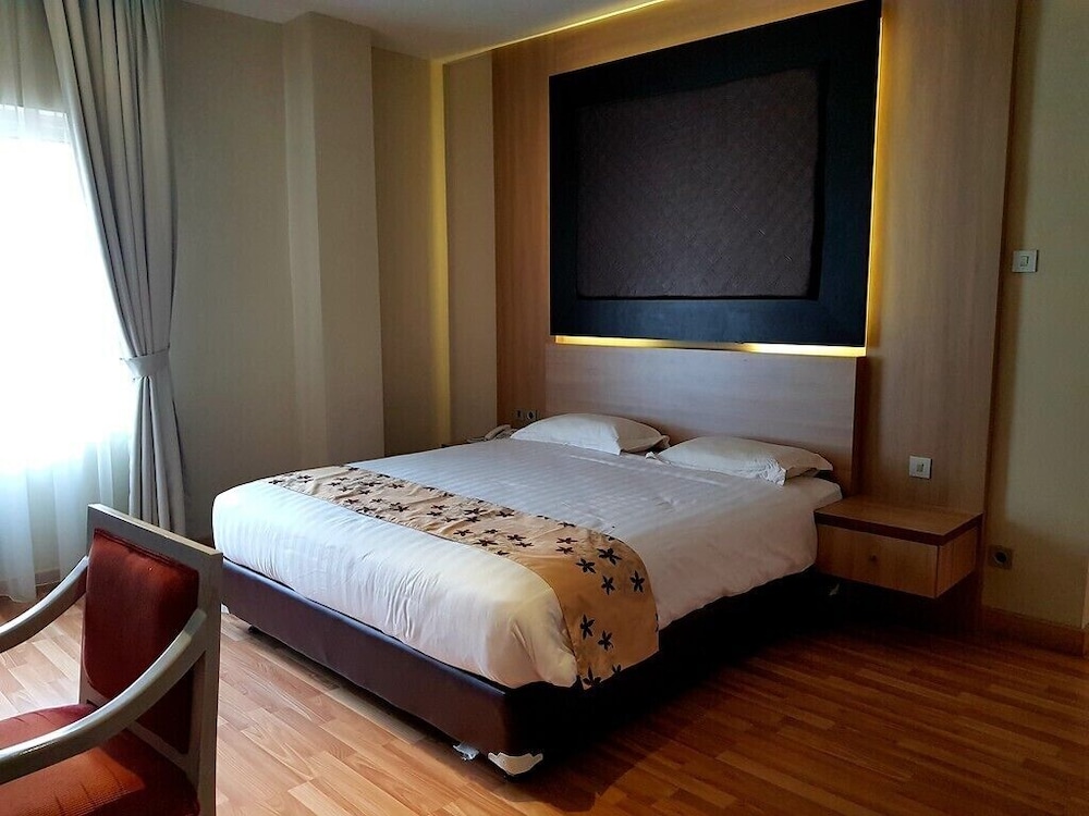 mutiara suites