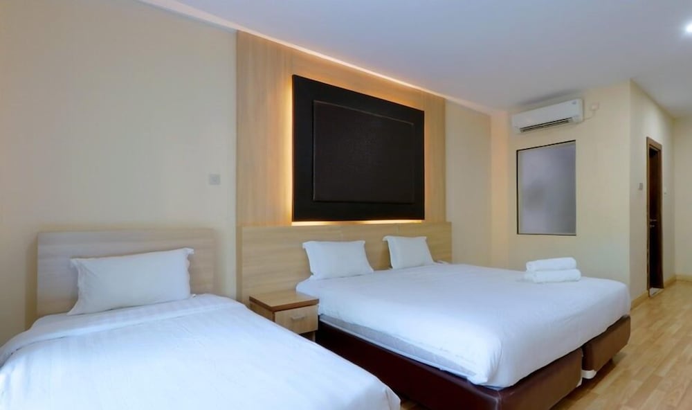 mutiara suites