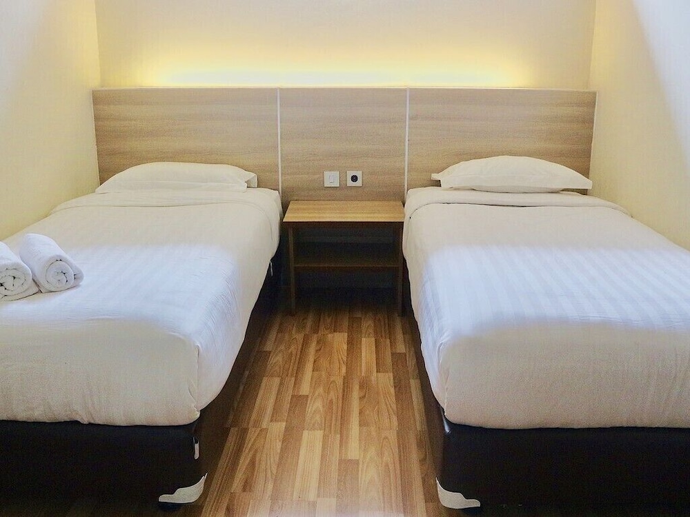 mutiara suites