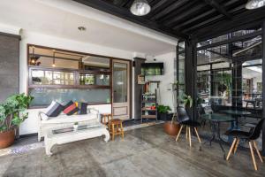 Reddoorz Near Botani Square Mall,East Bogor>>Bogor,2 star