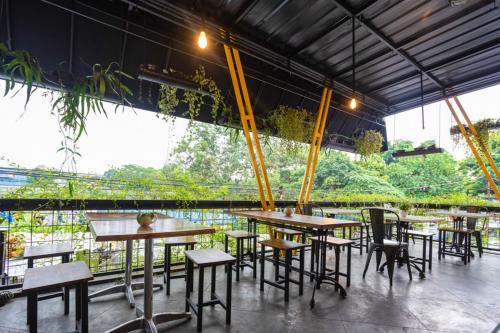 reddoorz near botani square mall