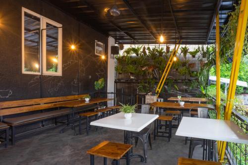 reddoorz near botani square mall