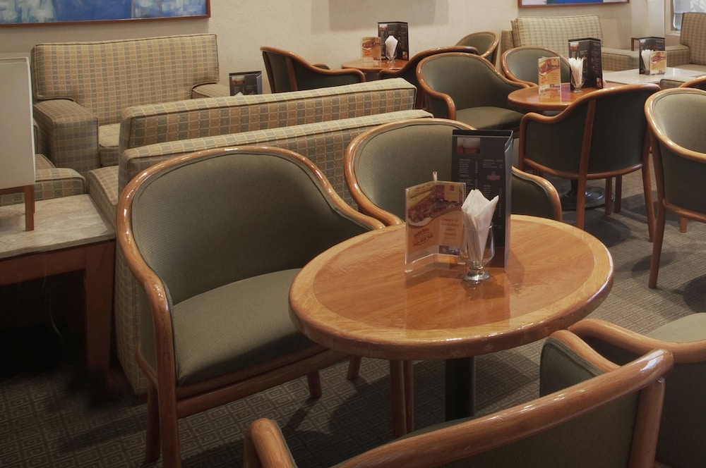 fiesta inn poza rica