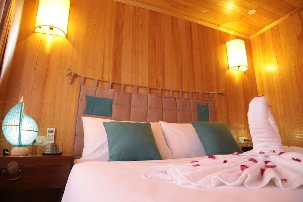 secret halong cruise