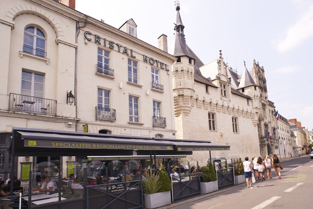 cristal hotel restaurant