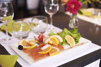cristal hotel restaurant