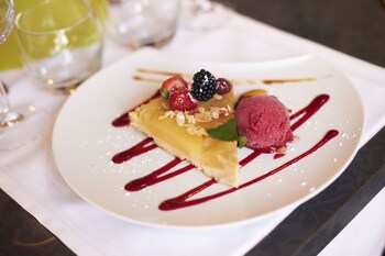 cristal hotel restaurant