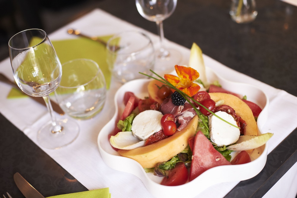 cristal hotel restaurant