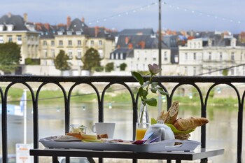 cristal hotel restaurant