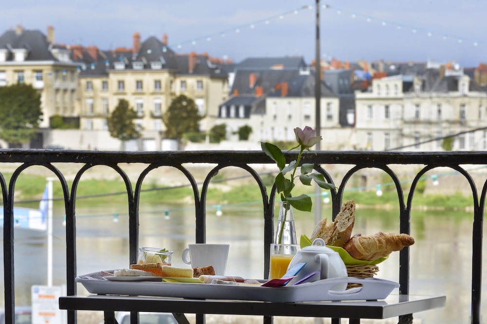 cristal hotel restaurant