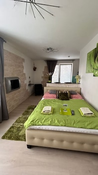 bastien studio near airport