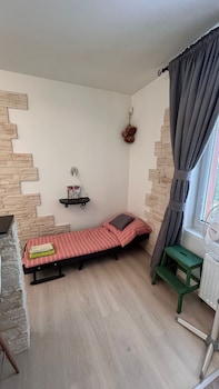 bastien studio near airport