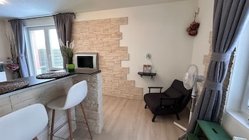 bastien studio near airport