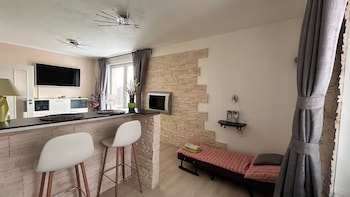 bastien studio near airport