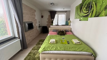 bastien studio near airport