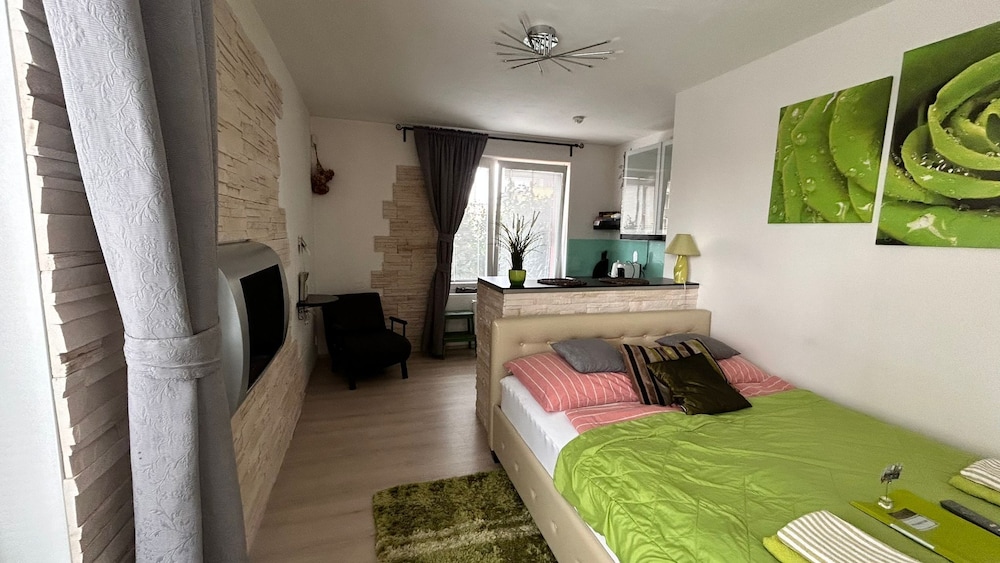 bastien studio near airport