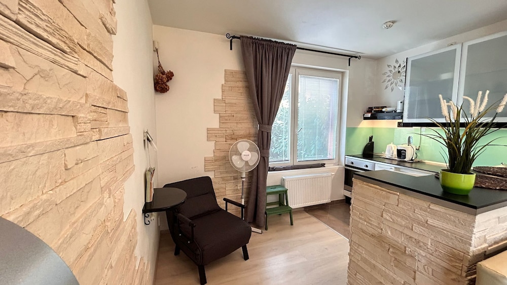 bastien studio near airport