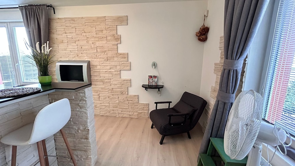 bastien studio near airport