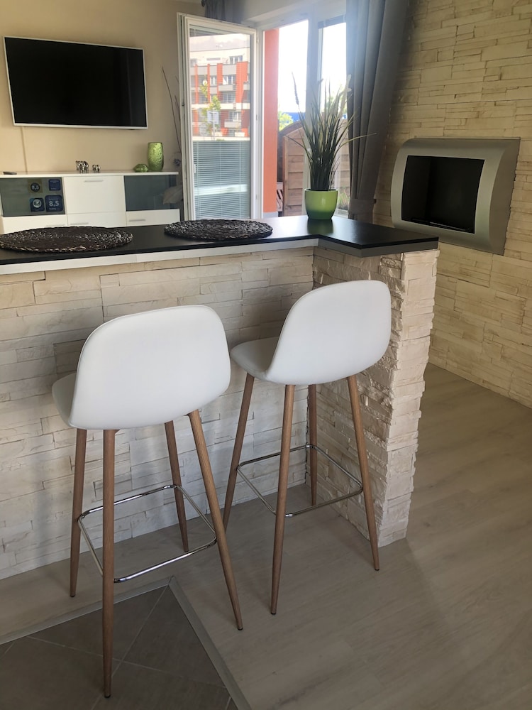 bastien studio near airport
