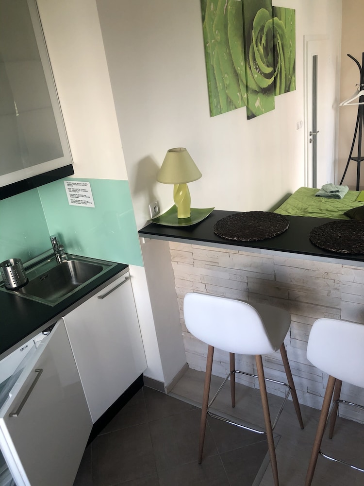 bastien studio near airport