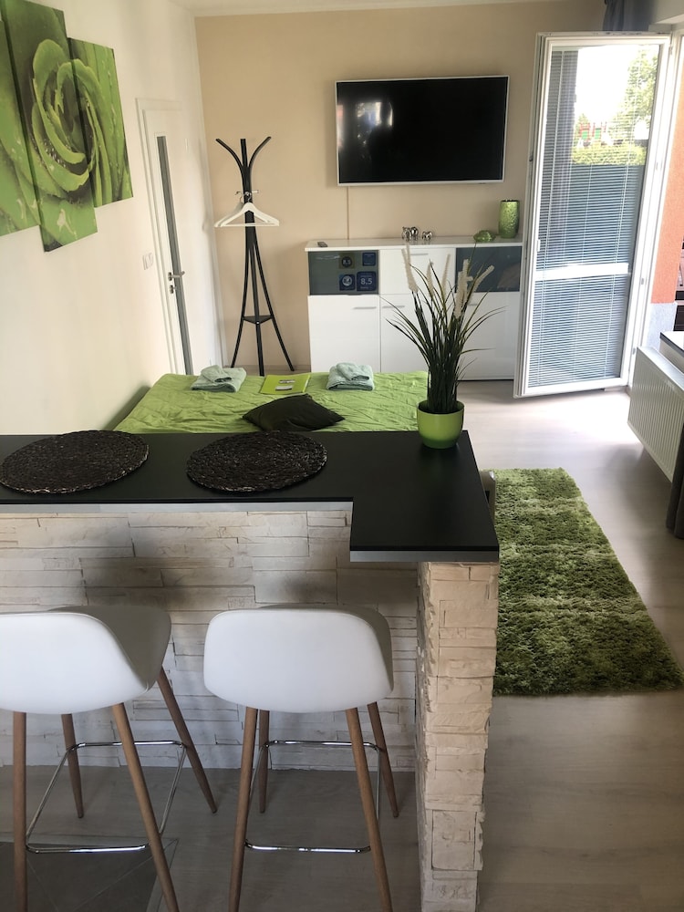 bastien studio near airport