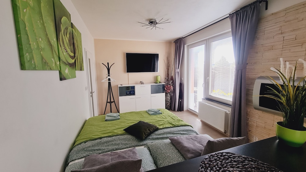 bastien studio near airport