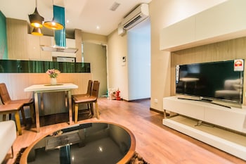 marina travellers suite at riverson soho