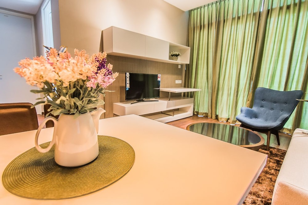 marina travellers suite at riverson soho