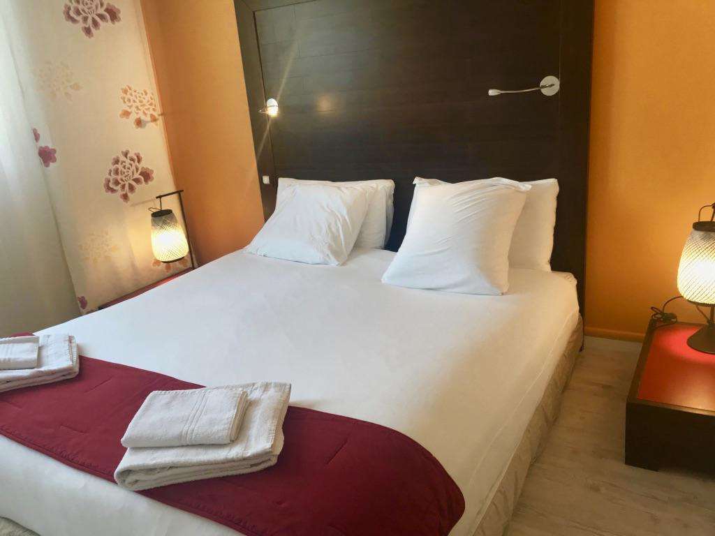 Moodz Hotel,Near Theatre Antique,3 star
