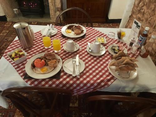 the white cottage bandb