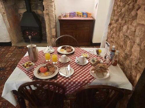the white cottage bandb
