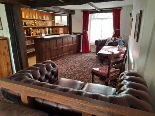 the white cottage bandb
