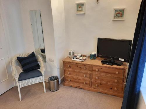 the white cottage bandb