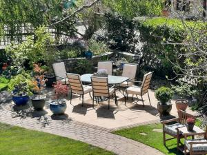 the white cottage bandb