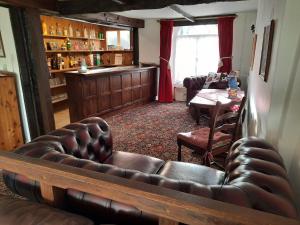 the white cottage bandb