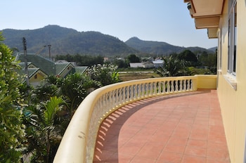 tropical hill by melody hua hin