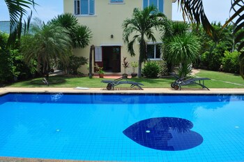 tropical hill by melody hua hin