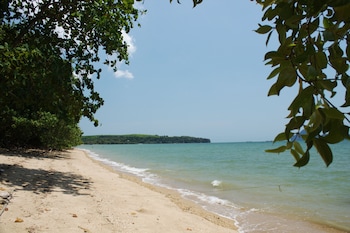 melinas beach front bungalow