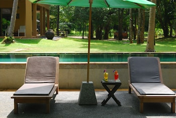 melinas beach front bungalow