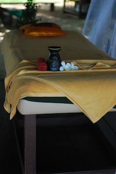 melinas beach front bungalow