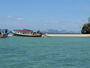 melinas beach front bungalow