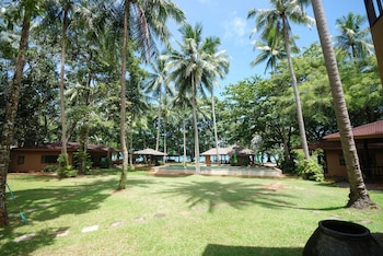 melinas beach front bungalow