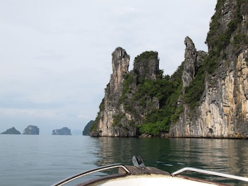 melinas beach front bungalow