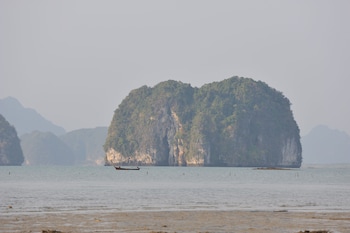 melinas beach front bungalow