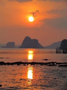 melinas beach front bungalow