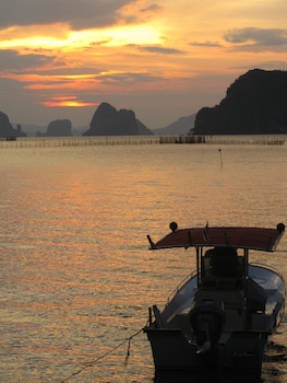 melinas beach front bungalow